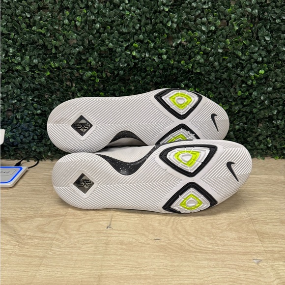 Nike Kyrie 3 Cookies And Cream - M18 - Picture 7 of 8